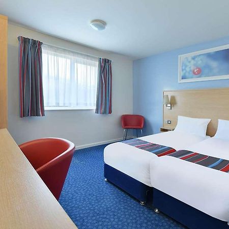 Travelodge Milton Keynes Old Stratford Номер фото