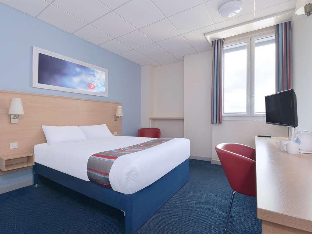 Travelodge Milton Keynes Old Stratford Номер фото