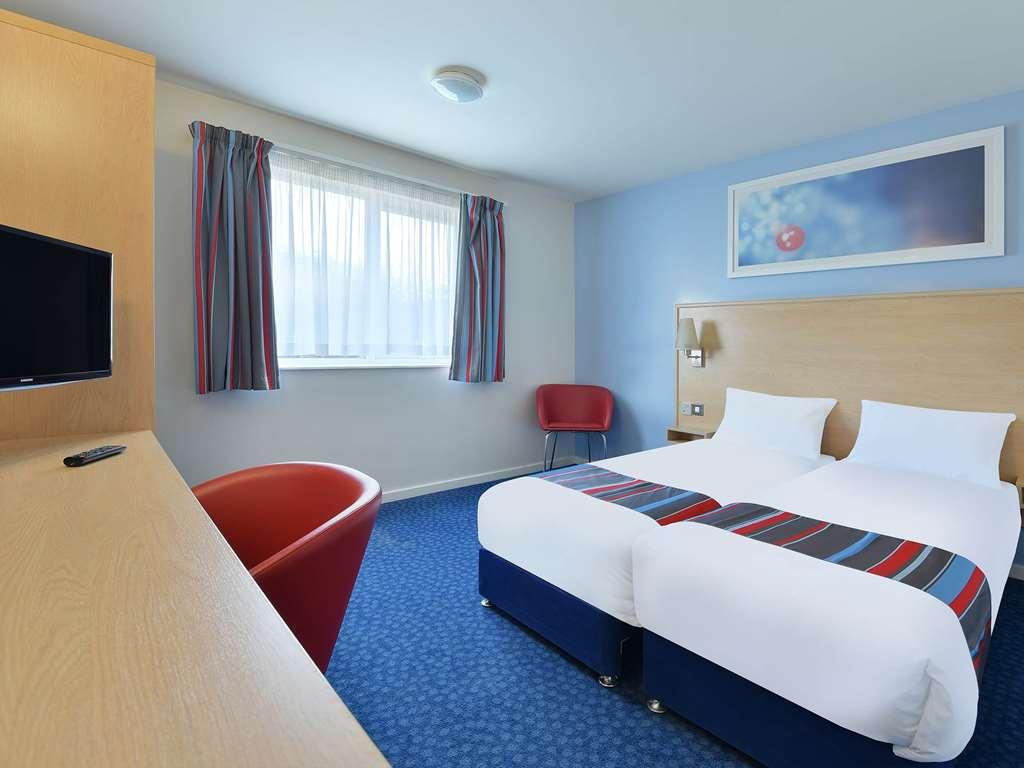 Travelodge Milton Keynes Old Stratford Номер фото
