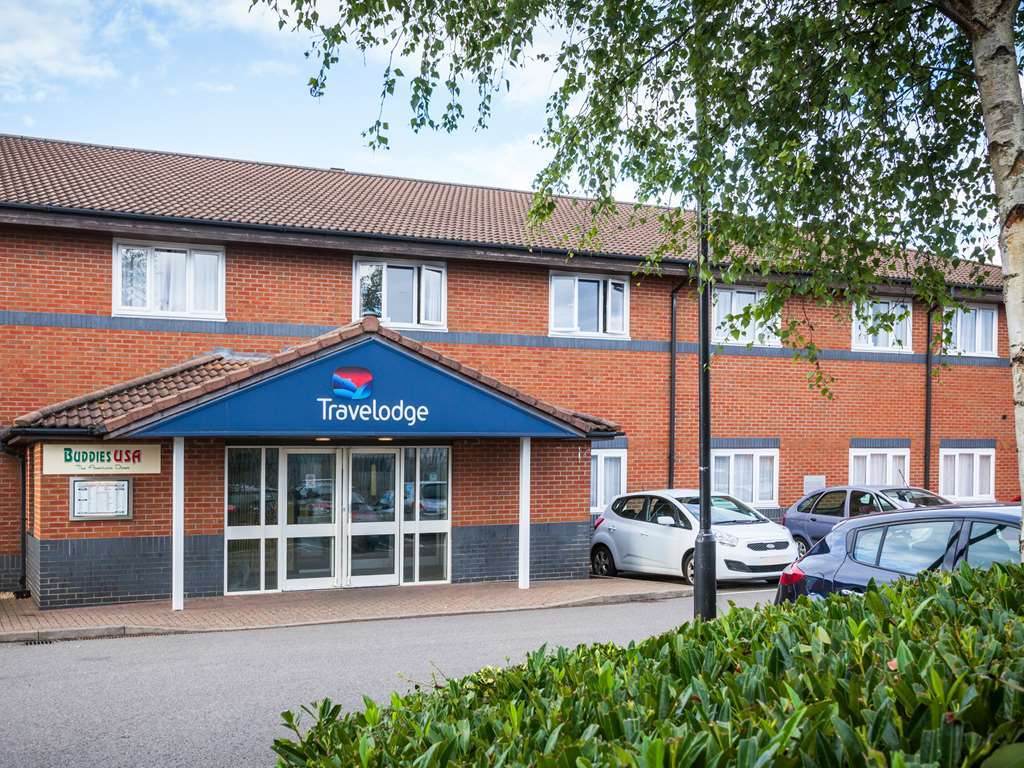 Travelodge Milton Keynes Old Stratford Экстерьер фото