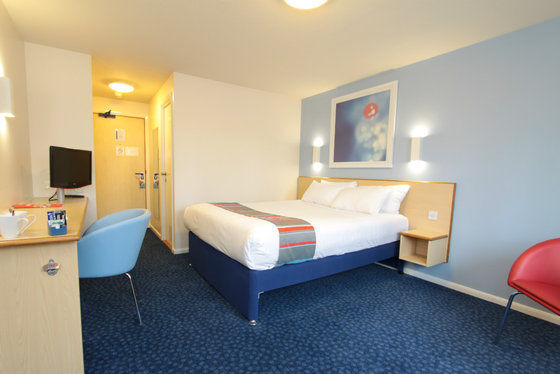 Travelodge Milton Keynes Old Stratford Номер фото